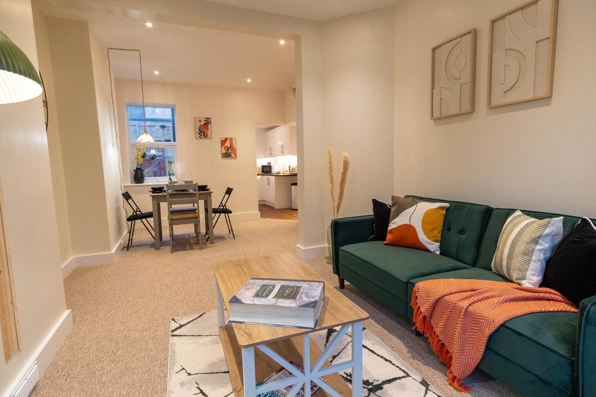 Hébergement de vacances Stylish Gateway-2 Bedroom House -5 Minutes From The
