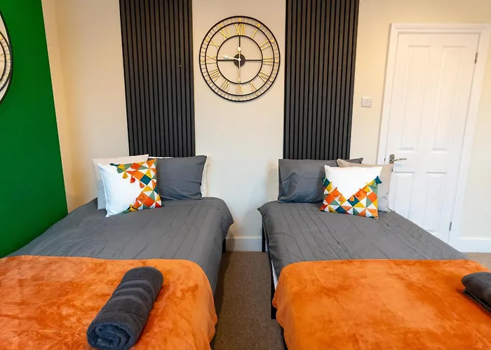 Stylish Gateway-2 Bedroom House -5 Minutes From The Beach